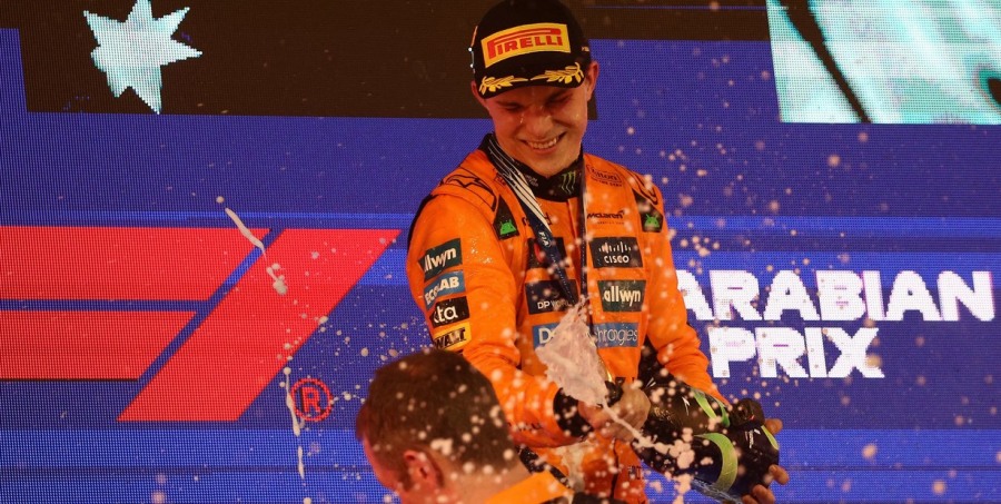 El australiano Oscar Piastri con McLaren en el Gran Premio de Arabia Saudita, ganó la carrera en el Circuito urbano de Jeddah y es el nuevo líder del Mundial de Fórmula 1