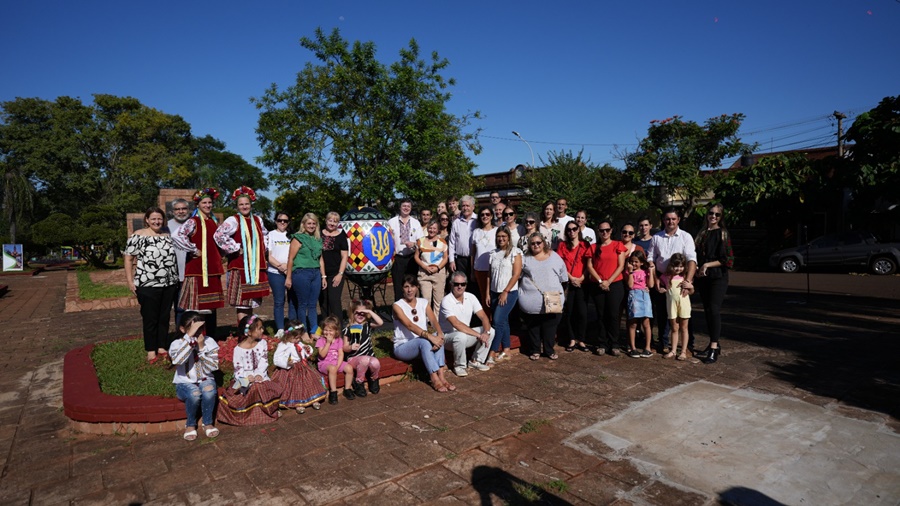 Apóstoles: El Sábado Santo en la Plazoleta Los Pioneros, fue la presentación de los Tradicionales Huevos de Pascuas por parte de las Colectividades
