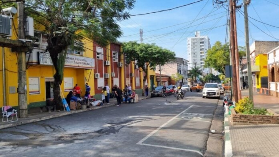 Posadas: Tras aceptar la propuesta del Gobierno de Misiones, trabajadores de salud levantaron el acampe y se normalizó el tránsito sobre la calle Tucumán frente al Ministerio