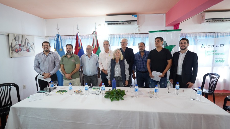 Impulso al Desarrollo Industrial en Apóstoles: Firma de Acta y Entrega de Permisos de Ocupación