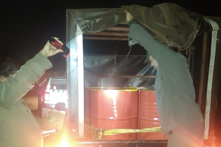 Llevaba 800 litros de nafta en su camioneta, se encontraban en cuatro tambores 200 litros cada uno en el compartimiento de carga