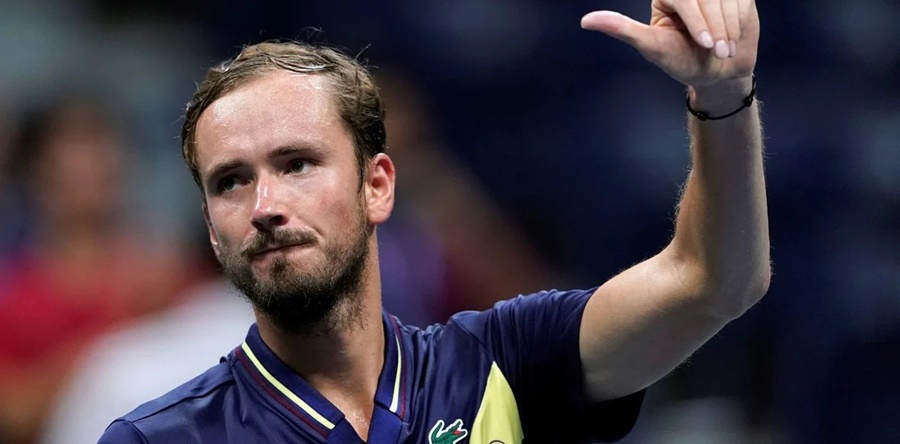 Tenis: En el US Open, Daniil Medvedev le ganó con mucho esfuerzo a Sebastián Báez y le hizo una llamativa crítica a un espectador