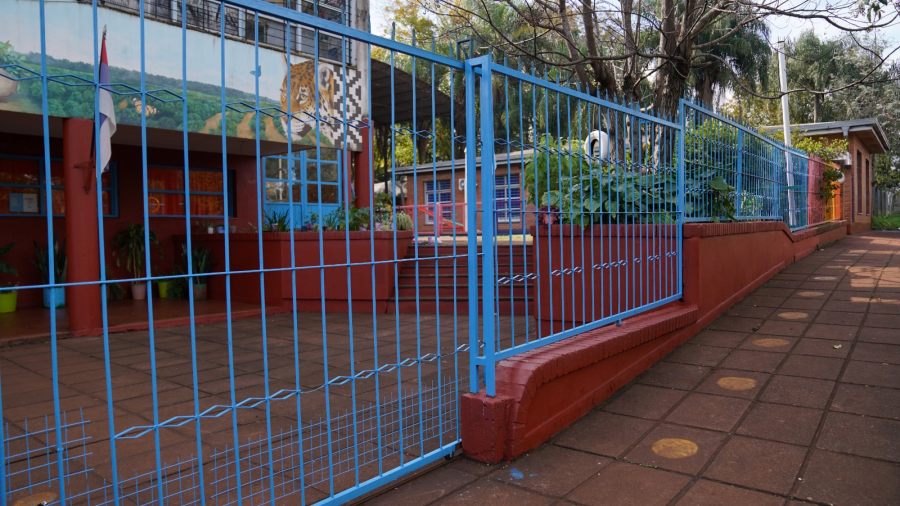Con el esfuerzo compartido, embellecen establecimiento educativo en la Barrio Estación Apóstoles