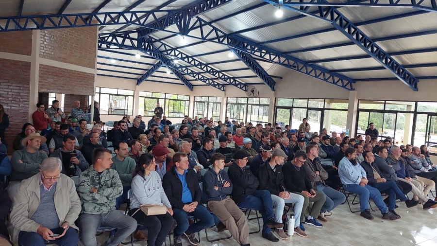 Reunión productores en Dos de Mayo: La comunidad rural misionera solicita dialogar y redefinir el tiempo previsto para la prohibición del Glifosato