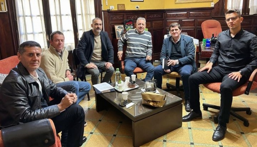 El Ministro Adolfo Safrán se reunió con comerciantes de la Avenida Uruguay de la ciudad de Posadas afectados por la protesta policial