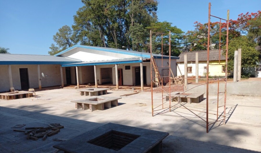 Durante las vacaciones de invierno, el Gobierno Provincial avanza con un plan de refacciones y obras en escuelas misioneras