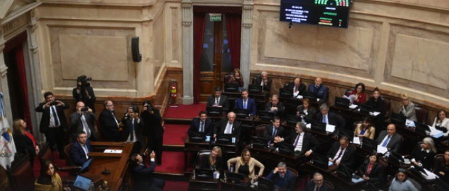 Senado: Por enorme mayoría le bocharon cinco Decretos al Presidente Javier Milei y sancionaron la Ley de Fondos para las Universidades y Garrahan