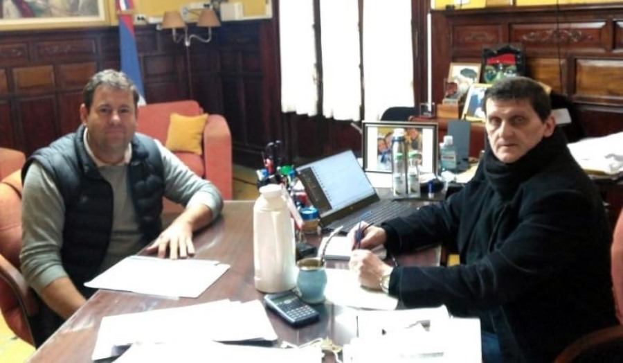 El Ministro Adolfo Safrán y el Intendente del Municipio de Caraguatay, mantuvieron un encuentro para abordar las condiciones y requisitos del Programa Provincial de Equipamiento Vial