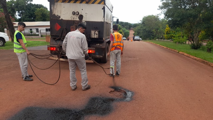 Misiones: La Dirección Provincial de Vialidad mejora calles urbanas en los Municipios de; San Antonio y Comandante Andresito