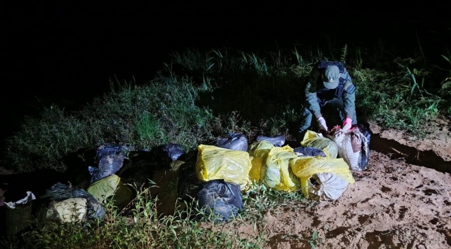 Gendarmería Nacional secuestró más de 900 kilos de marihuana: Los bultos que contenían el estupefaciente se encontraban acopiados en cercanías al límite internacional fronterizo