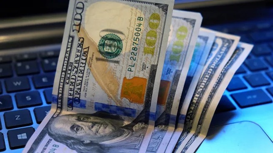 El dólar blue retomó la marcha alcista y quedó a un paso de los 730 pesos tras dos fuertes caídas y subió 7 pesos hasta los 727 pesos