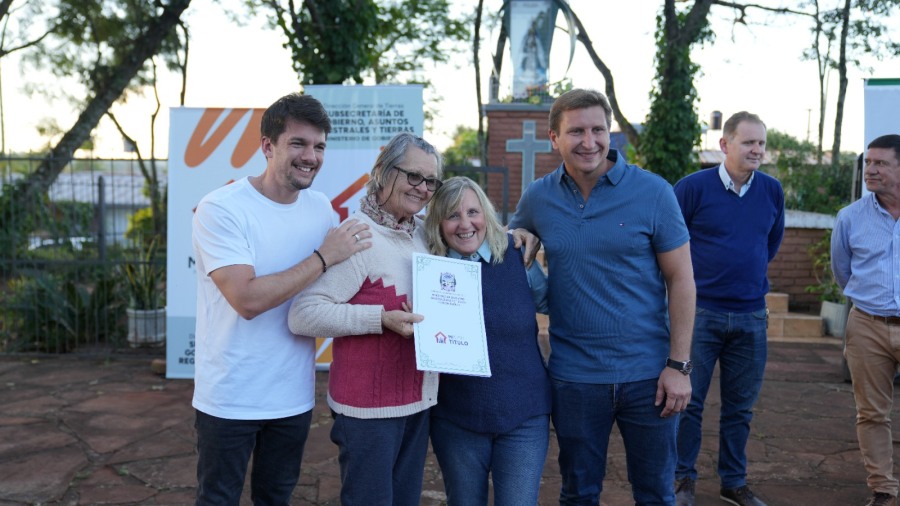 Apóstoles: Sueños hechos realidad, 51 familias del Barrio Estación recibieron su título de propiedad