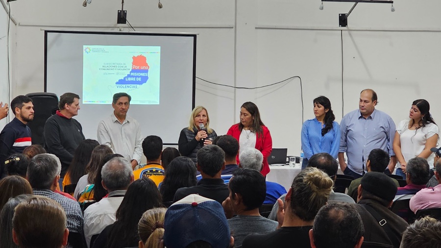 Apóstoles: Entrega de Personería Jurídica y Certificados a Entidades y Clubes del sur provincial