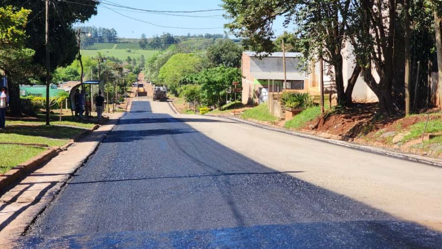 Apóstoles: Continúan los trabajos de reparación en calle La Rioja, la obra de reparación integral avanza a buen ritmo