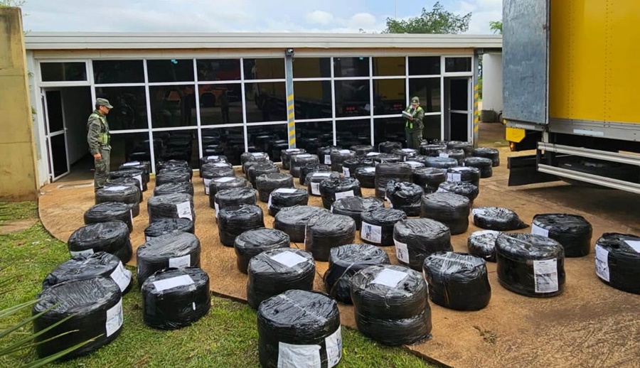 Interceptan encomiendas con neumáticos de contrabando en su interior: El transporte de cargas generales había partido desde la ciudad de Puerto Iguazú y tenía como destino final la provincia de Buenos Aires