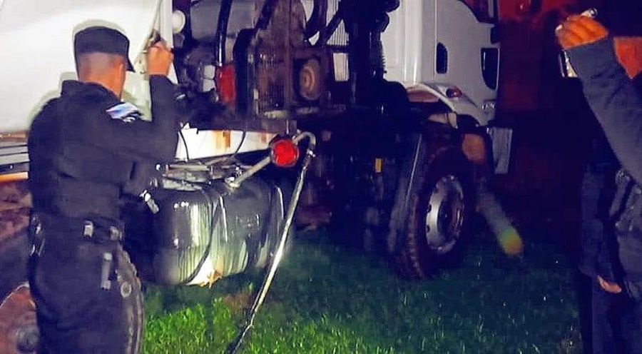 Un sereno y su cómplice fueron arrestados cuando robaban combustible de camiones