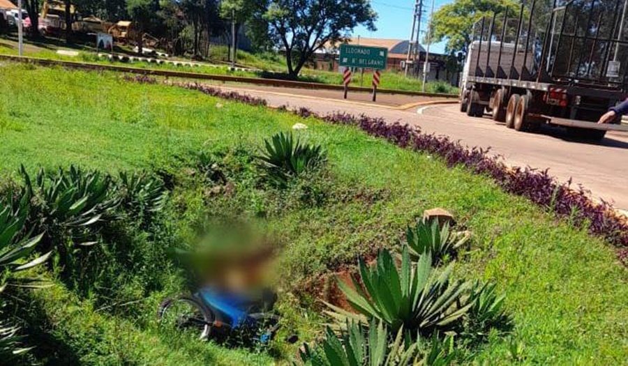 Un motociclista de 43 años perdió la vida en un siniestro vial, despistó en la rotonda principal de la localidad misionera de Puerto Esperanza