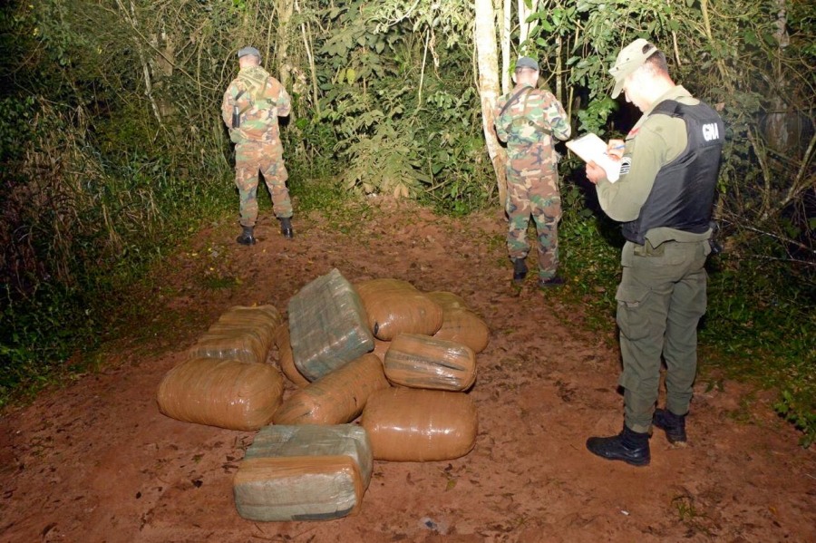 Gendarmería Nacional secuestró más de 340 kilos de marihuana: El estupefaciente se encontraba acopiado en distintos puntos de la localidad misionera de Puerto Esperanza