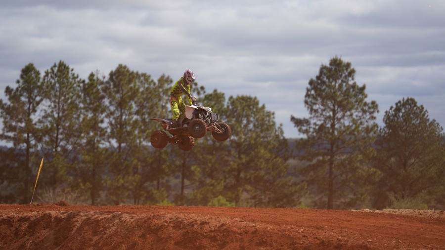 Adrenalina y velocidad en Apóstoles con la sexta fecha del Campeonato Provincial de Motocross y Cuatriciclos