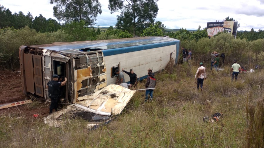 Misiones: Despistó un colectivo sobre la Ruta Nacional N° 14 en cercanías del Municipio de San José