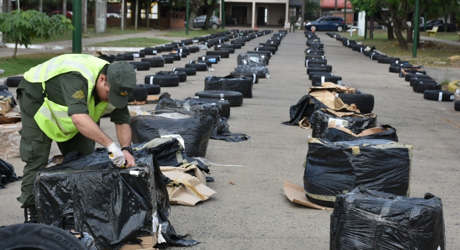 Gendarmería Nacional decomisó 323 neumáticos que eran enviados por encomiendas, se trataron de 255 bultos interdictados en Villa Olivari