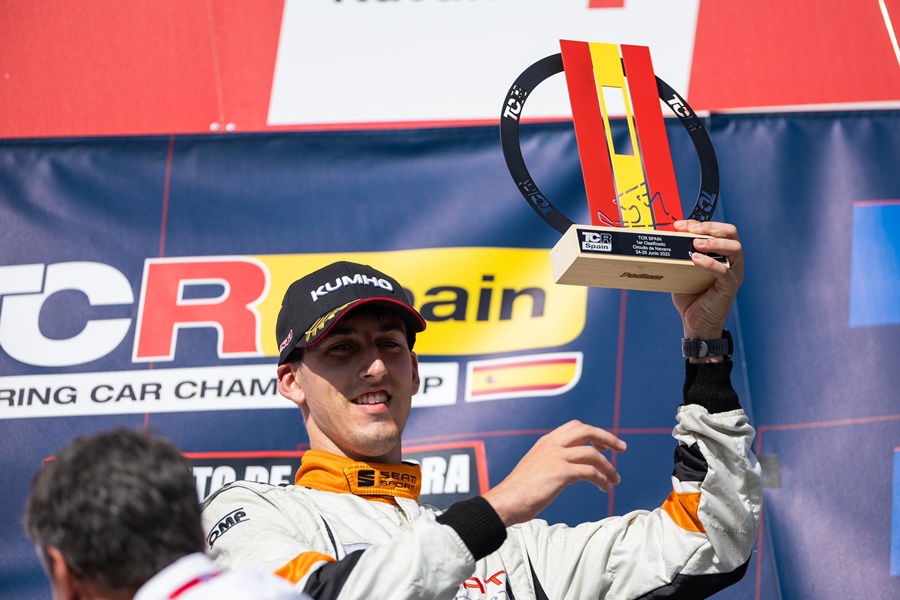 Quique Bordas vuelve a lo grande, pole y victoria en Navarra, el español conseguía también una tercera posición en TCR Spain