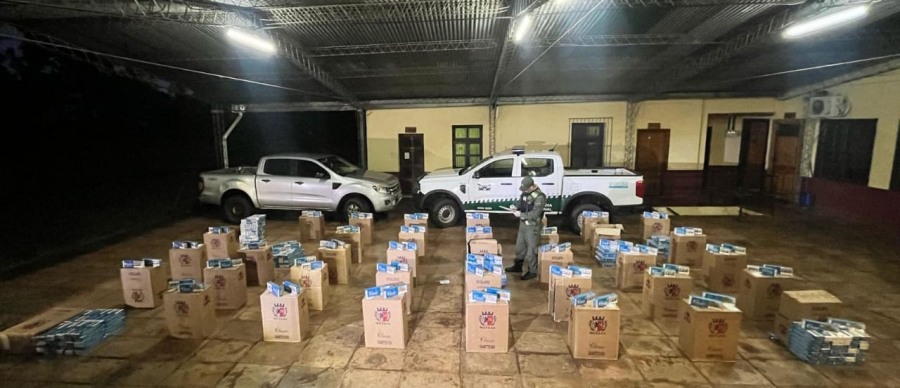 A bordo de dos camionetas robadas eran transportados 49 mil paquetes de cigarrillos: Los vehículos utilizados evadieron dispositivos de control de Gendarmería Nacional