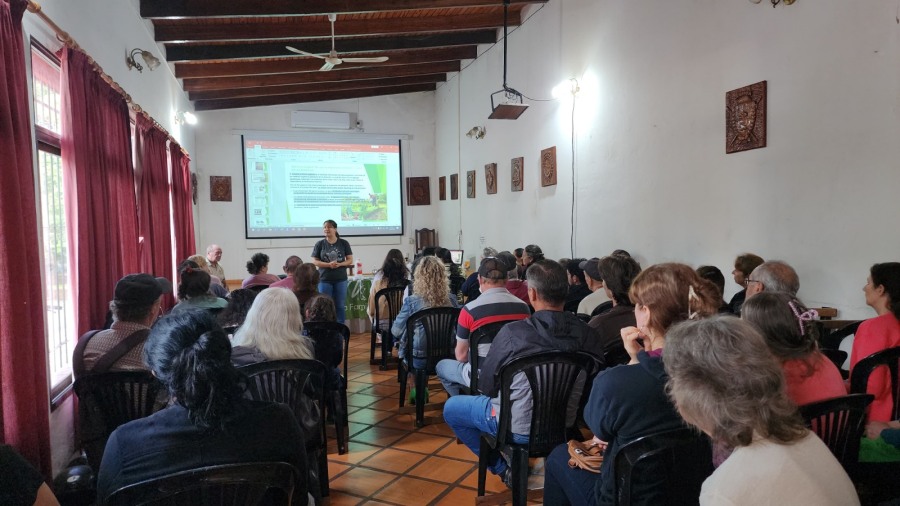 Apóstoles: Se realizó una capacitación en producción hortícola y abonos orgánicos, con entrega de semillas a los presentes