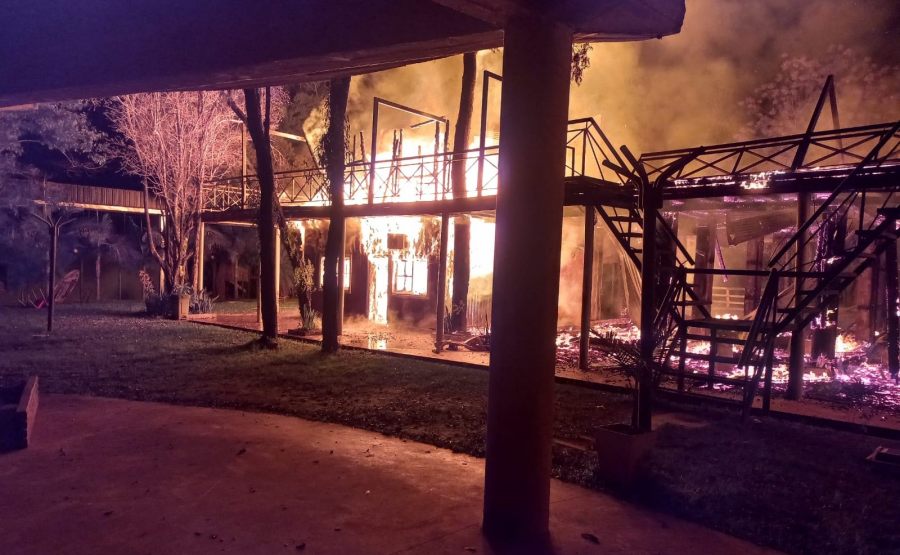 Misiones: Incendio arrasó con un complejo turístico en el Municipio de Mojón Grande, no hubo víctimas ni personas alojadas al momento del siniestro