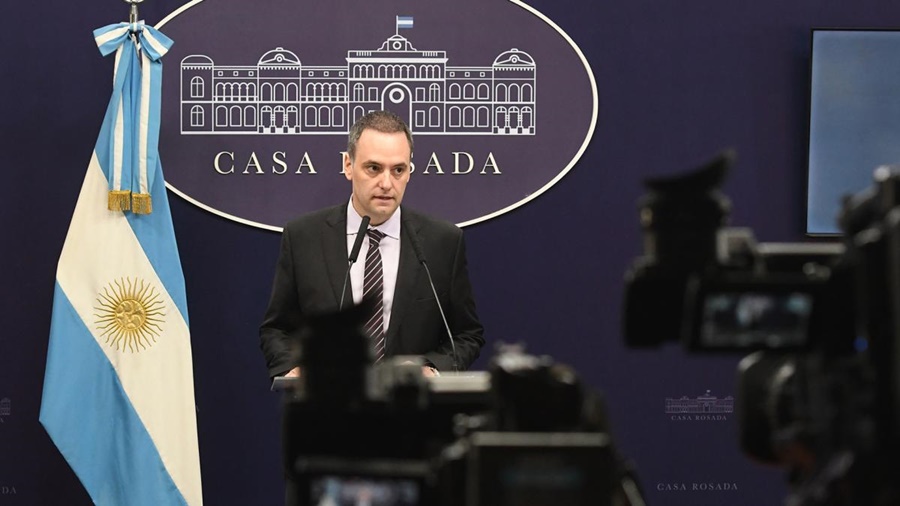 Marcha 20 Diciembre: Manuel Adorni dijo que recibieron "a razón de 300 denuncias por hora" de beneficiarios de planes sociales