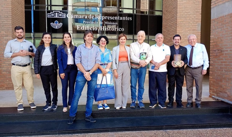 Referentes de distintos credos compartieron una jornada de reflexión en la Legislatura misionera, una actividad, impulsada por la Diputada Provincial Suzel Vaider