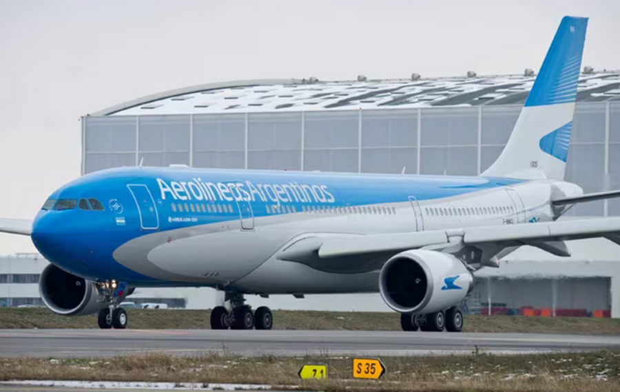 Un avión de Aerolíneas Argentinas perdió una rueda durante el aterrizaje: El desperfecto ocurrió durante un vuelo procedente de Ushuahia, no hubo heridos