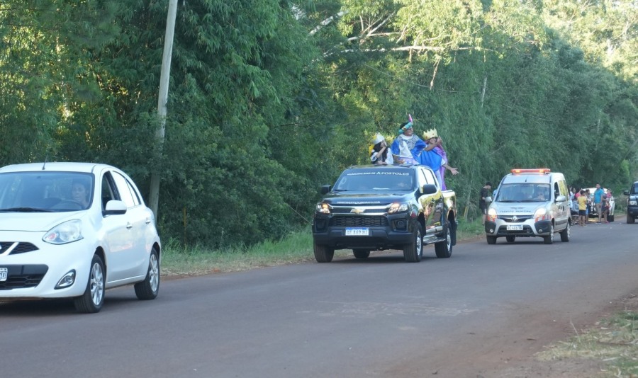 Apóstoles: Los Reyes Magos estuvieron en el Municipio, la caravana recorrió todos los barrios de la ciudad, repartiendo golosinas y recibiendo cartitas de los pequeños que acompañaron con alegría