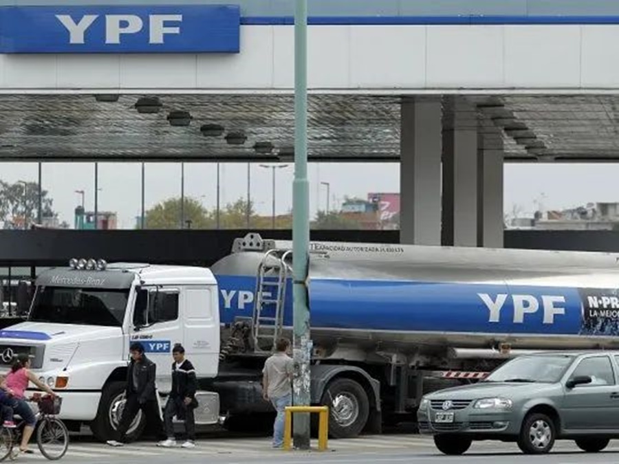 Combustibles: YPF se alineó al pedido oficial y aumentará las naftas un 4,5% desde este sábado