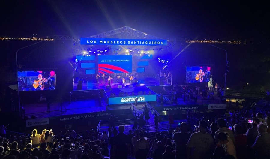 El Festival Nacional de la Música del Litoral iluminó a la ciudad misionera de Posadas en su primera noche
