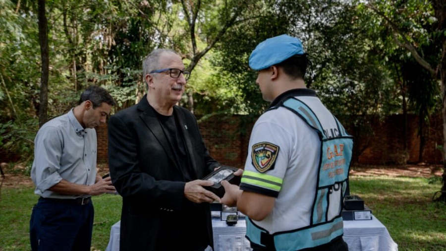La Policía de la provincia de Misiones incorporó nuevos teléfonos inteligentes para fortalecer la seguridad urbana y rural