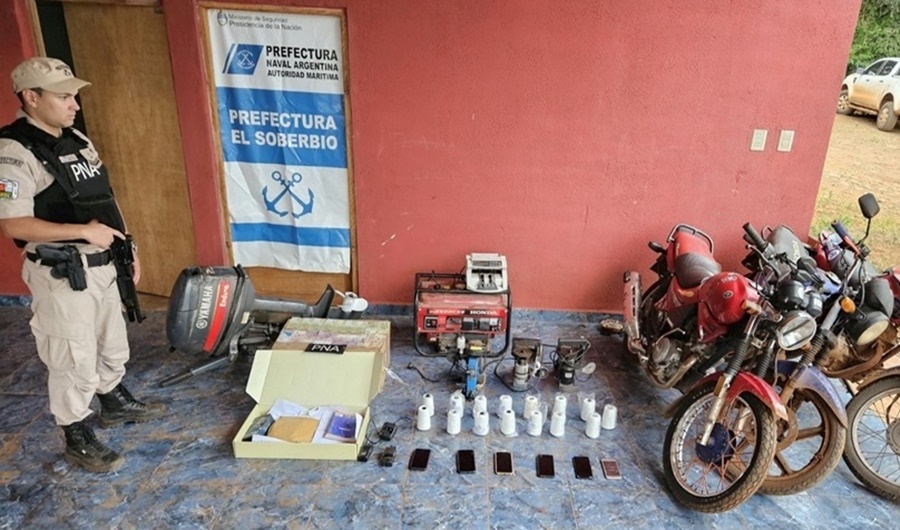 Prefectura incautó más de 37 toneladas de maíz y soja, además, se incautaron tres motocicletas, dos camiones, una cinta transportadora, celulares, otros artículos informáticos, máquinas de coser y ovillos de hilo