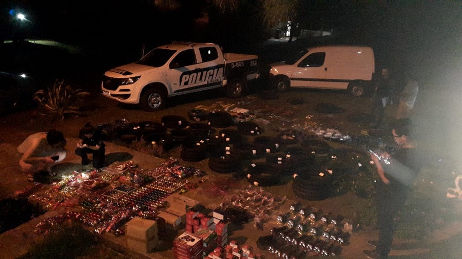Misiones: En una persecución interceptaron un vehículo con gran cantidad de mercadería de contrabando en El Alcázar