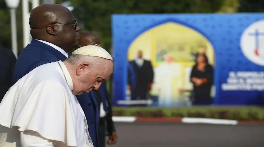 Rotunda petición del Papa Francisco: ¡Basta de asfixiar a África!