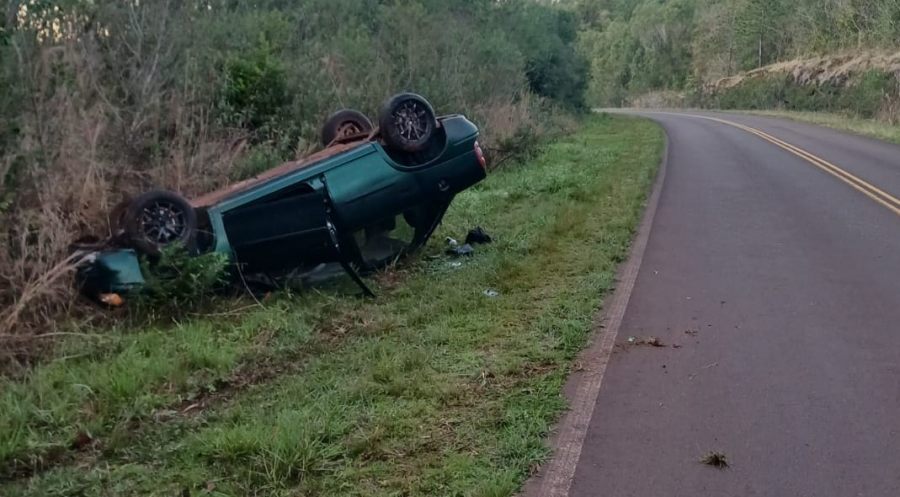 La Policía de Misiones investiga un despiste y vuelco sobre la Ruta Provincial Nº 5: El rodado fue hallado sin ocupantes y se iniciaron las tareas para establecer las causas del siniestro y dar con sus ocupantes