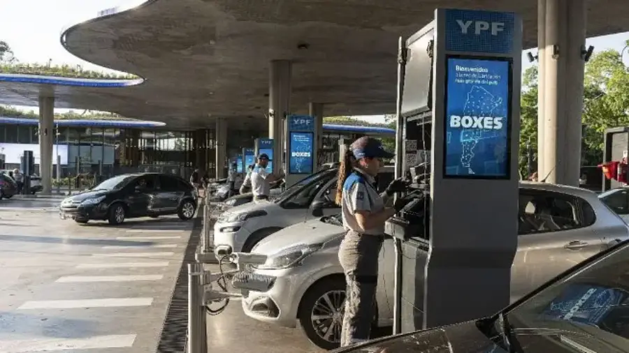 Menor suba en 12 meses: YPF aumentará el precio de sus combustibles la semana que viene