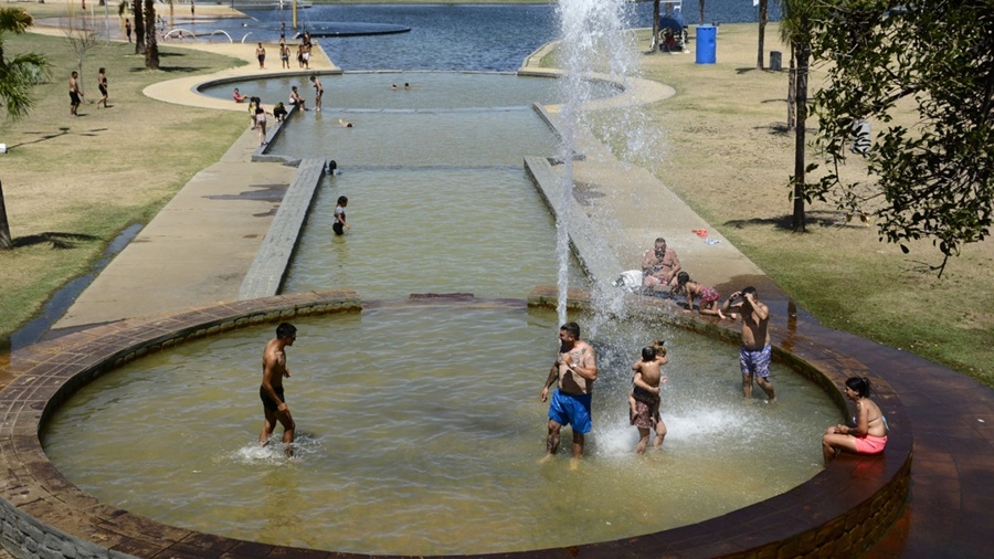 Fuertes lluvias en el norte bonaerense: La ola de calor afecta a todo el país y hay alerta roja en el AMBA y diez provincias