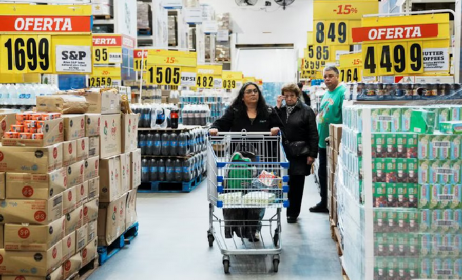 La inflación de Noviembre fue del 2,4%, los alimentos subieron 0,9%, muy por debajo del promedio general y acumuló 166% en los últimos 12 meses