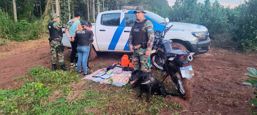 Prefectura Naval Argentina evitó una maniobra de narcotráfico y detuvo a dos personas