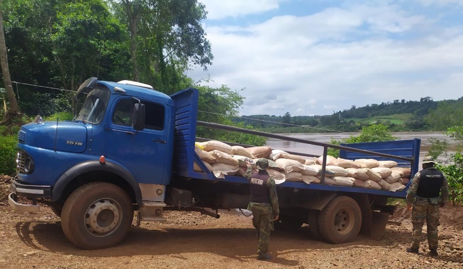 Misiones: Prefectura Naval secuestró un cargamento de más de cinco toneladas de soja