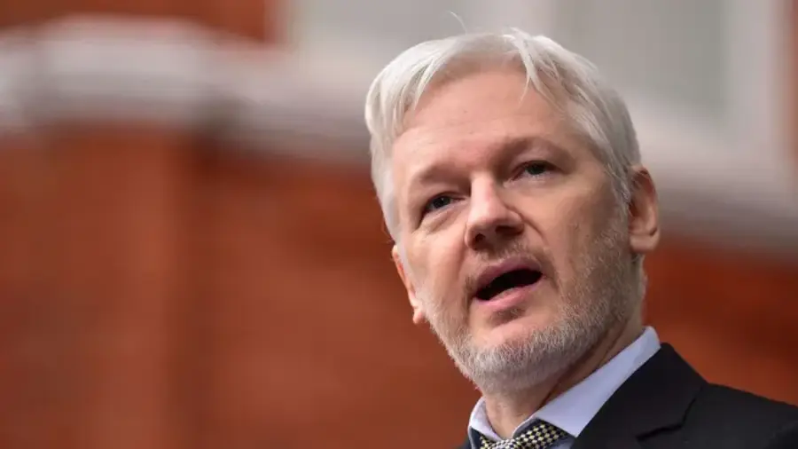 Julian Assange quedó en libertad tras acordar con la Justicia y podrá regresar a su hogar en Australia