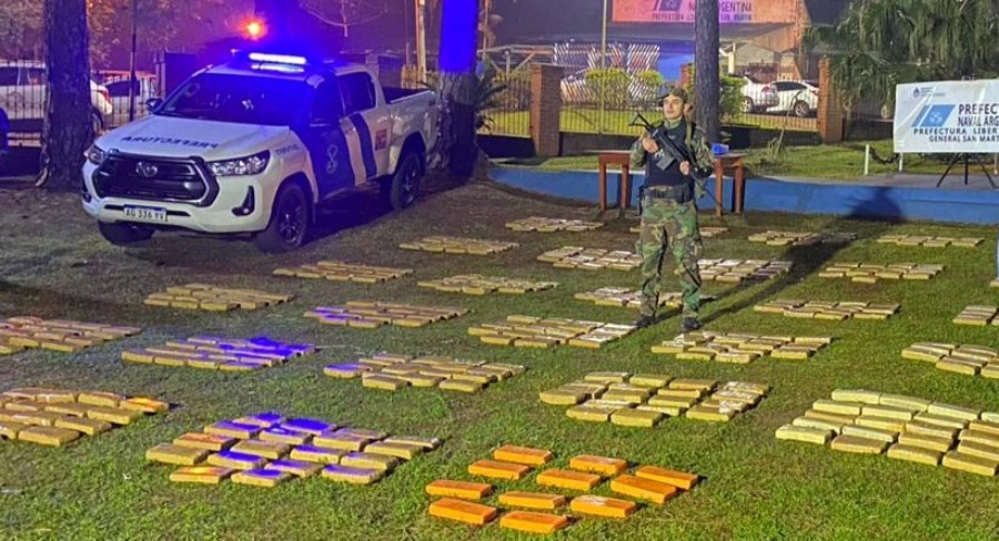 Prefectura Naval Argentina secuestró un cargamento de 400 kilos de marihuana en Misiones