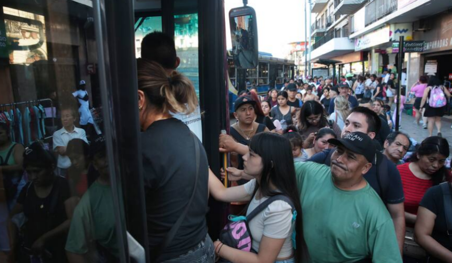 Se levantó el paro de colectivos del día jueves 31 de Octubre: El gremio que conduce Roberto Fernández llegó a “un principio de acuerdo” con las cámaras empresariales