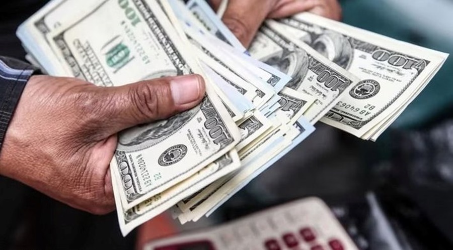 No tiene freno: El dólar blue no detiene su escalada y sigue rompiendo récords