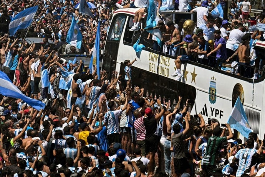 Cinco millones de personas inundaron las calles de Buenos Aires en un hecho popular inédito en el país